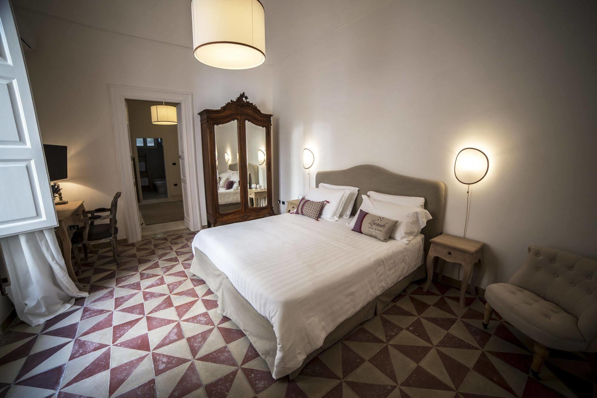 Santa Marta Suites & Apartments Лечче Экстерьер фото